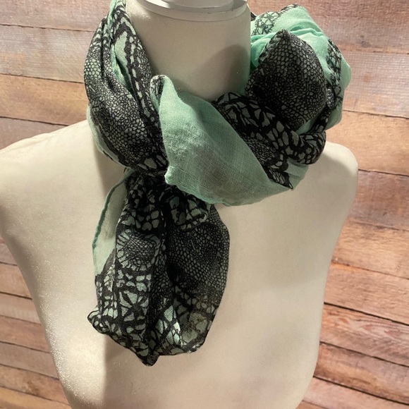 BOGO ✨Infinity Scarf - Picture 2 of 4